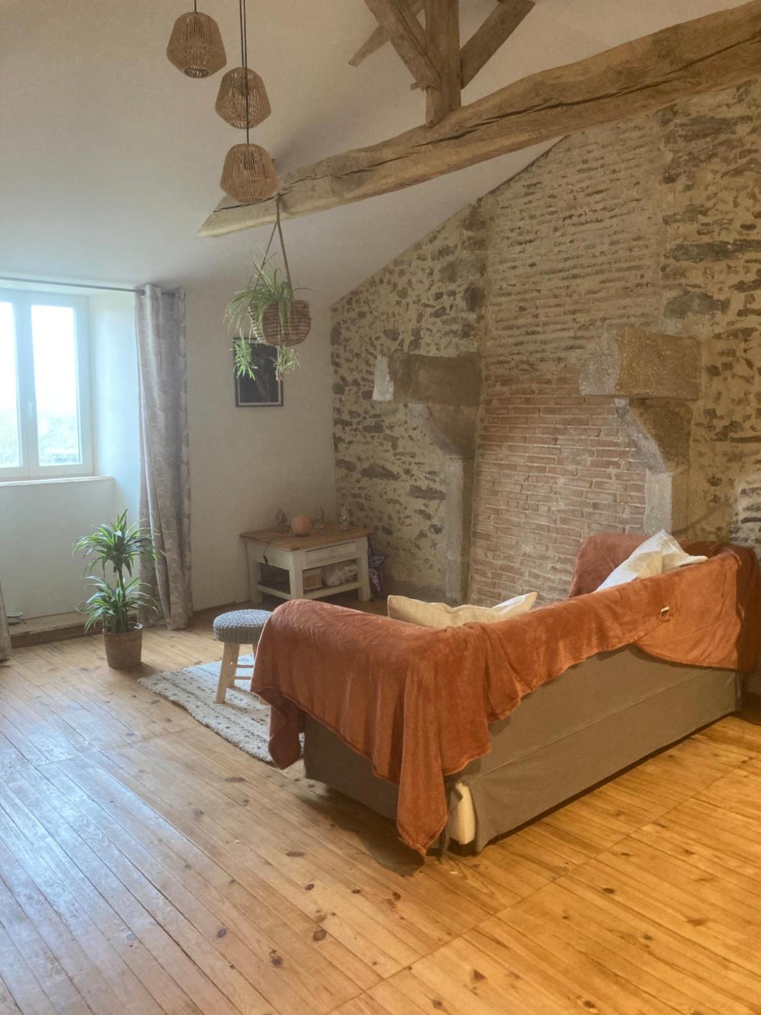 Premier Etage D Une Jolie Maison A La Campagne Montravers 외부 사진